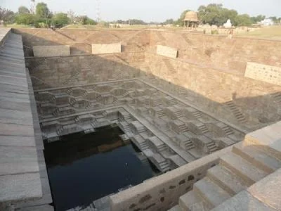 Ancient Stepwell & Sagar Kund, Todaraisingh