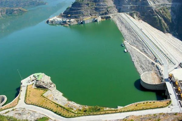 Vast Water Reservoirs and Dam Crest Lookouts in South India