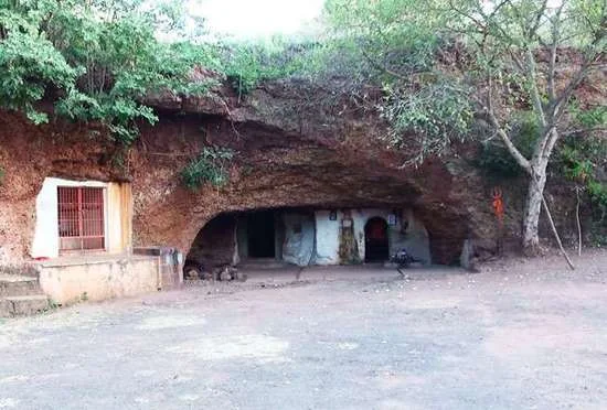 Peaceful Meditation Gardens and Ashram Campus in Tamil Nadu