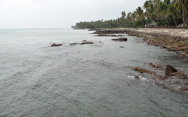 Thirumullavaram Beach Golden Sands and Mahavishnu Temple Seafront in Kollam