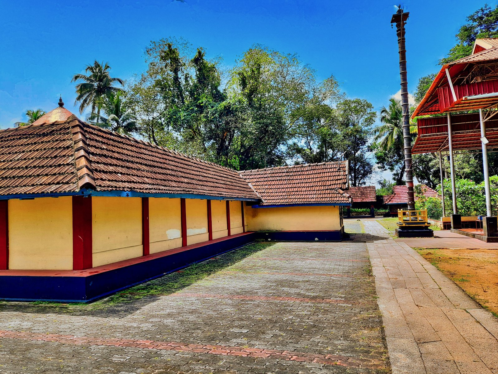 Puzhavathu Kavil Bhagavathi Temple and Pudurppally Juma Masjid