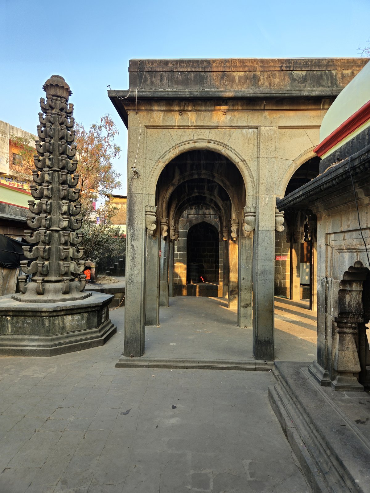 Menawali Nana Phadnavis Wada and Meneshwar Temple Ghat