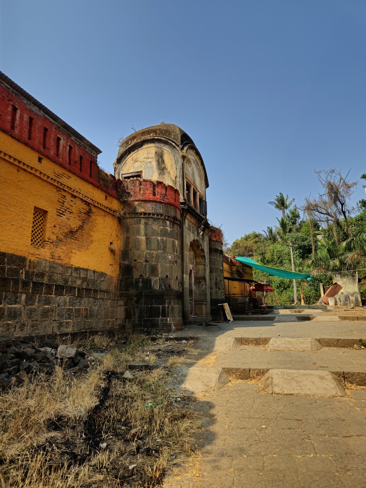 Kashi Vishweshwar Hemadpanthi Temple and Nandi Mandap