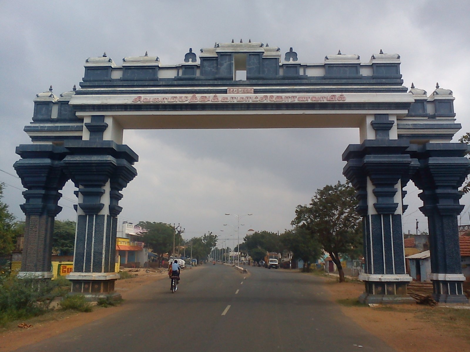Piranmalai Sri Malaikoluntheeswarar Hill Temple
