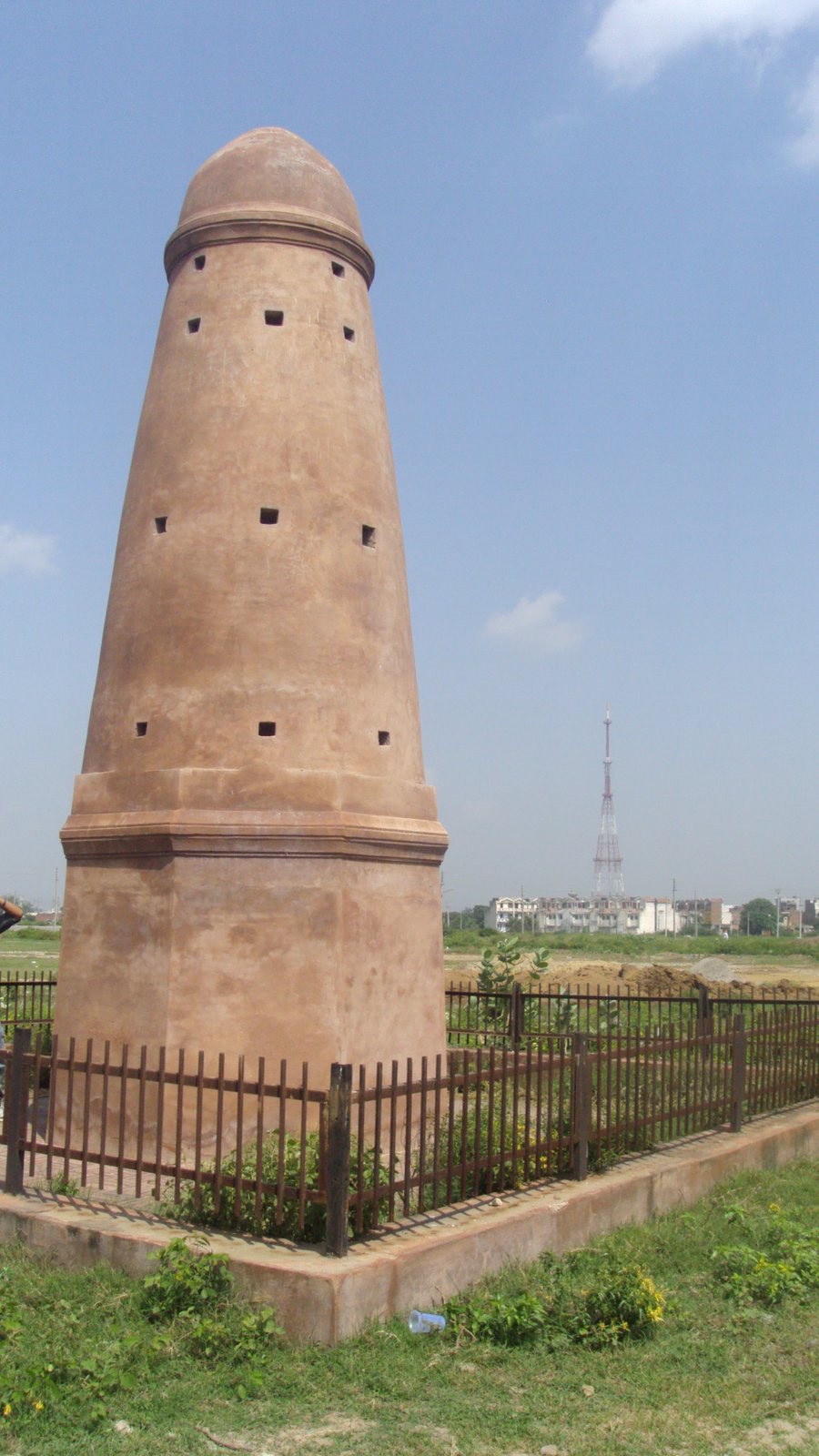 Historic Kos Minar on Grand Trunk Road Taraori
