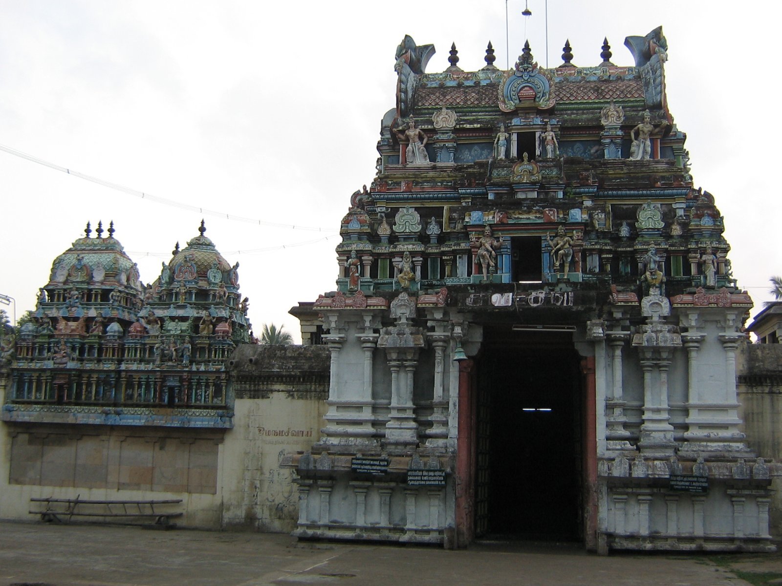 Piravimarundeeswarar Temple Tank and Sanctum