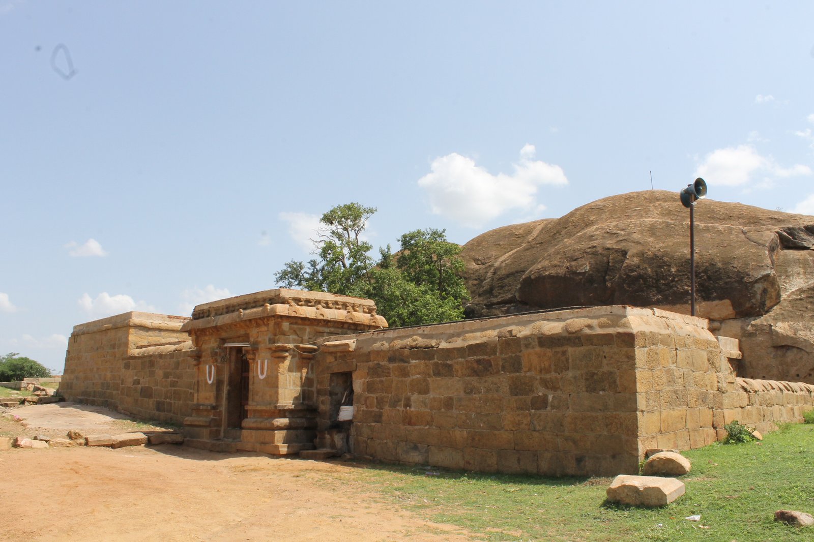 Historic Riverside Promenade & Ghats of Pallikonda, Pallikonda
