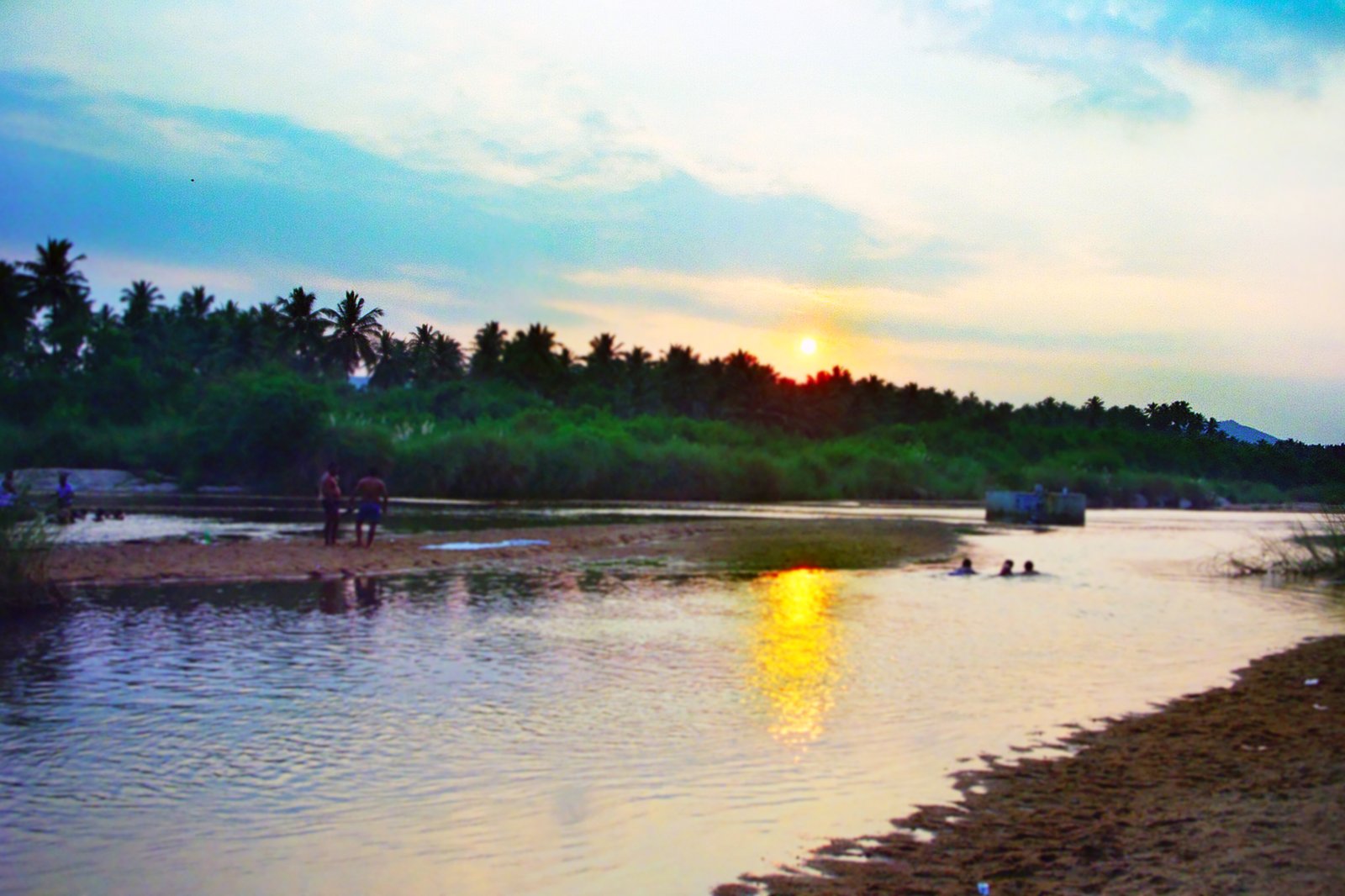 VAIGAI RIVER. BORDER OF SHOLAVANDAN WESTERN SIDE