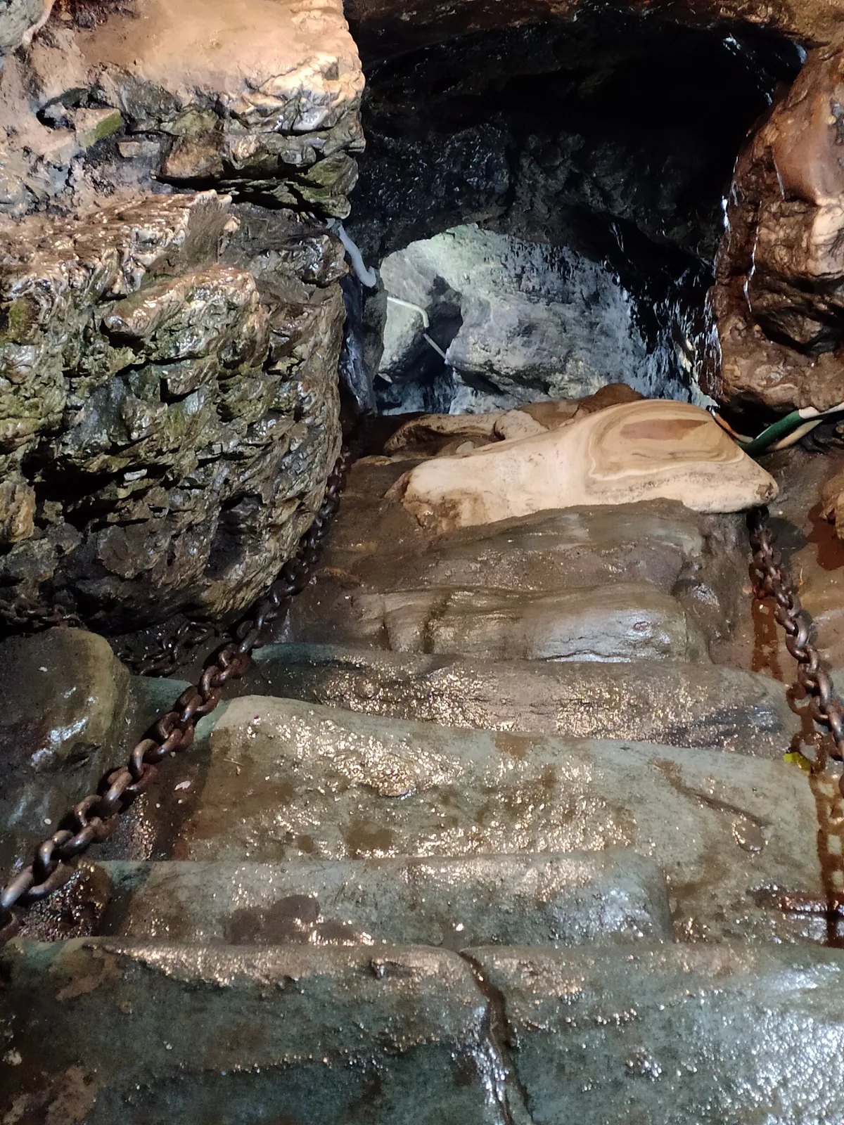 Patal Bhuvaneshwar Cave