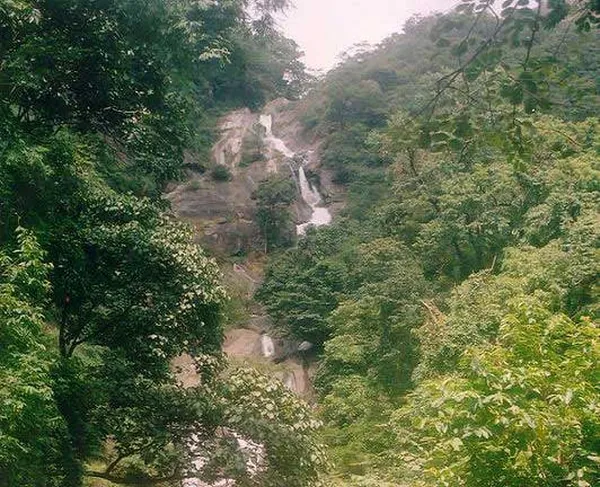 Dhoni Waterfalls