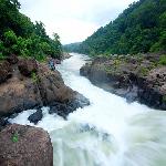 Perunthenaruvi Waterfall