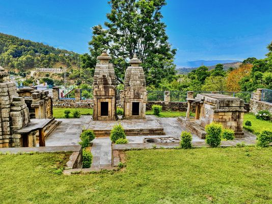 Hotels in Dwarahat