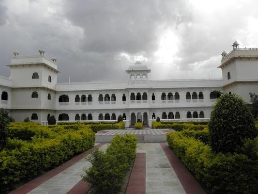 Lake Nahargarh Palace Udaipur
