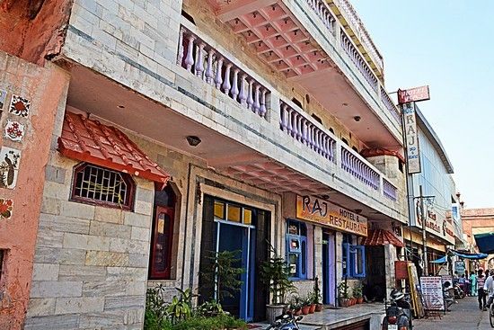 Hotel Raj B & B