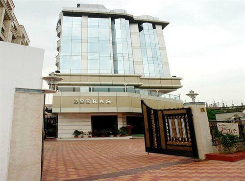 Hotel Zeeras Varanasi