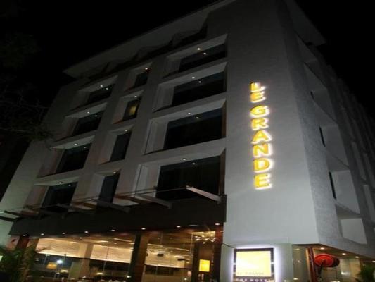  Le Grande Residency