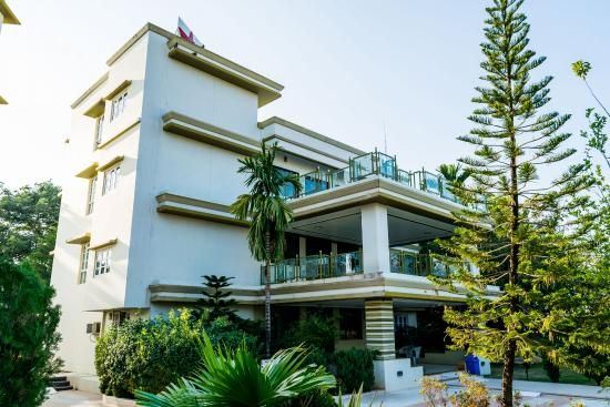 Amidhara Avezika Resort	