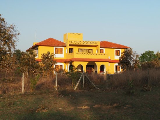 Courtyard House  kanha