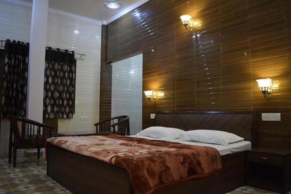 Hotel Holy City