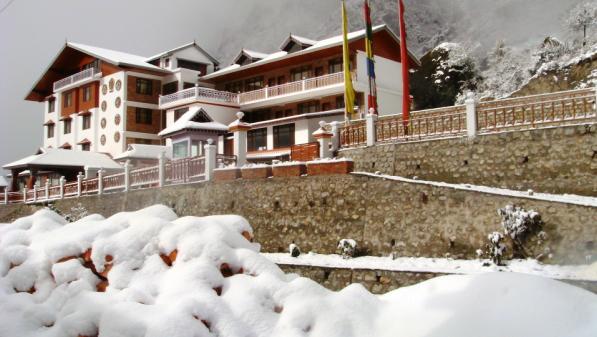 Yarlam Resort