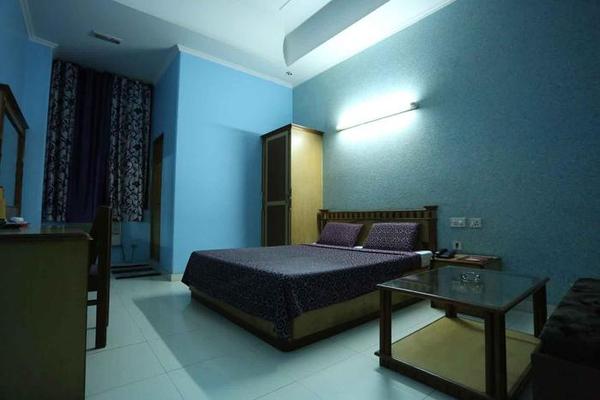 Kanak Garden Resort & Party-Lawn
