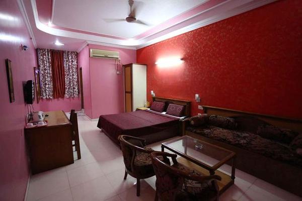 Kanak Garden Resort & Party-Lawn