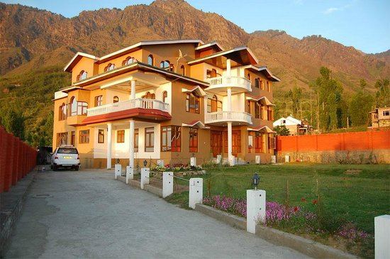 Hotel Himalayan Resort