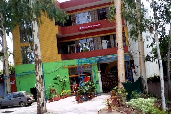 Hotel Surya Farms