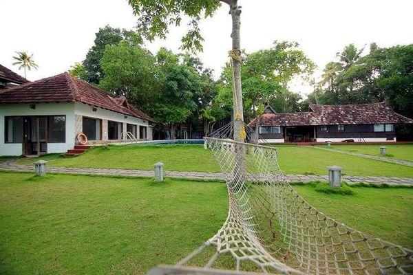 Shanthitheeram Lakeside Heritage Resort Alleppey