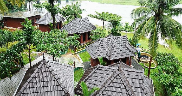 Vettoms Lakeview Resort Thodupuzha