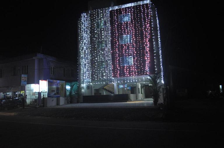 Vettoor Nanas Inn Chengannur