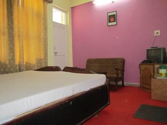 Hotel Pink White Mcleodganj