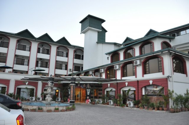 Hotel The Grand Raj Kangra